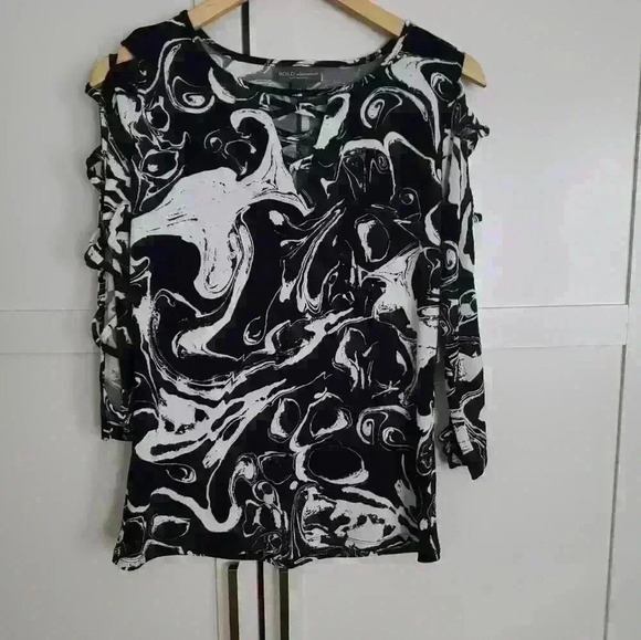 BOLD ELEMENTS | Women's Black/White Swirl Stretchy 3/4 Length Sleeve Top - Picture 1 of 4